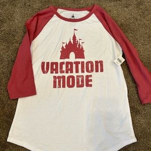 Disney ‘Vacation Mode’ tee NWT. Size women’s medium.